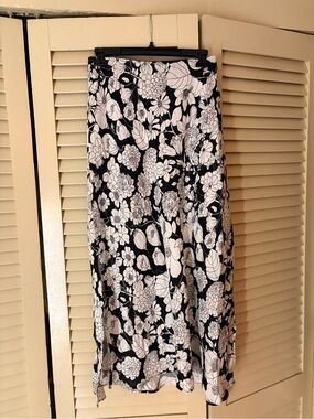 J. Crew Black and White Floral Midi skirt NWOT